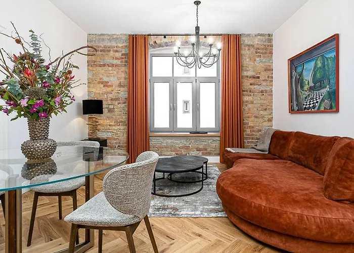 Luxury Living In The Heart Of In 3 *