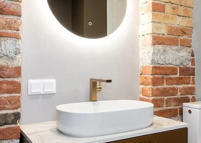 Luxury Living In The Heart Of In 3 *