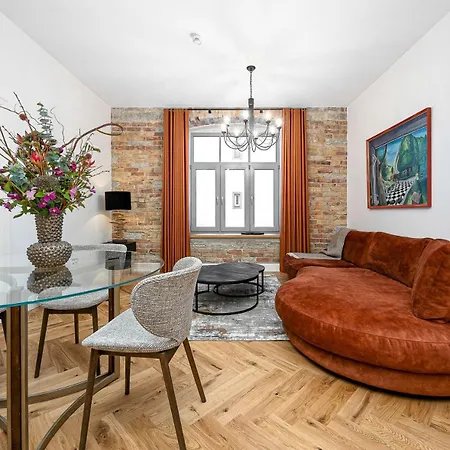 Luxury Living In The Heart Of In 3 *