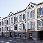 Luxury Living In The Heart Of In 3 *